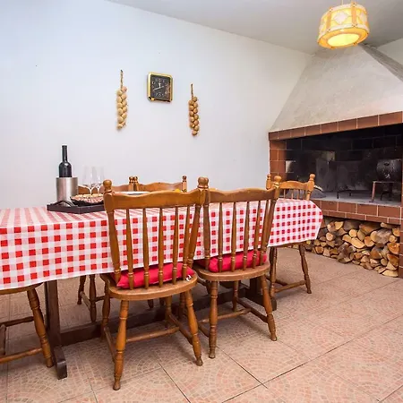 Quiet House With Garden Ferienhaus *